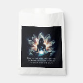 Yoga Instructor Meditation Pose Glühen Mist Lotus Geschenktütchen (Vorderseite)