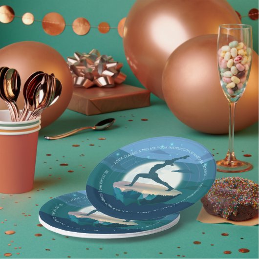 Yoga Instructor Meditation Pose Moon Flying Island Pappteller (Multi)