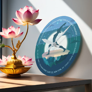 Yoga Instructor Meditation Pose Moon Flying Island Runde Wanduhr