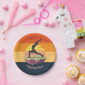 Yoga Instructor Meditation Pose Sun Flying Island Pappteller (Party)