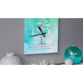 YOGA Instructor Meditation Tree Pose Om Sign Quote Quadratische Wanduhr