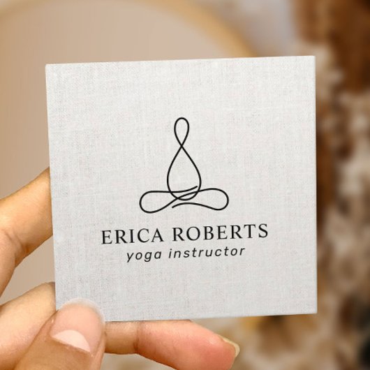 Yoga Instructor Minimalistisch Line Logo Elegante  Quadratische Visitenkarte