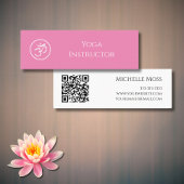 Yoga Instructor Om Symbol QR Code Rosa Mini Visitenkarte