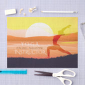 Yoga Instructor Sun Salutation Crescent Moon Pose Seidenpapier (Handwerk)