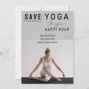 Yoga ist meine Happy Hour Woman posiert Yoga Einladung