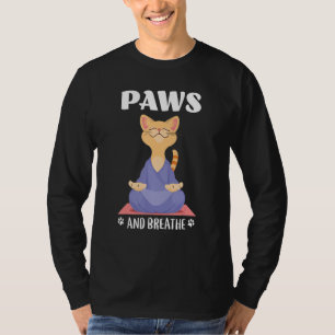 Yoga-Katze Süße Pfoten Und Atmen T-Shirt