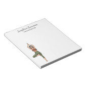 Yoga-Lehrer Baumpose-Trainer mit individuellem Nam Notizblock (angewinkelt)