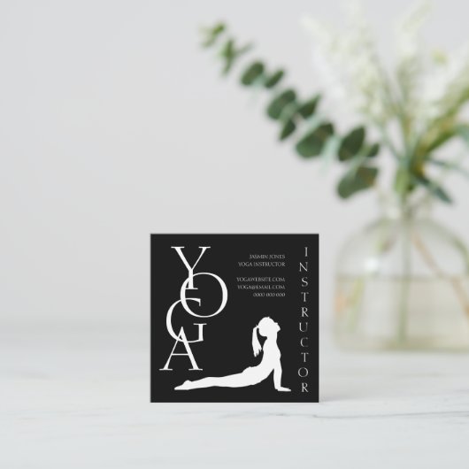 Yoga-Lehrer für moderne Schwarz-weiße geometrische Quadratische Visitenkarte (Stehend Vorderseite)