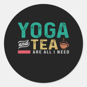 Yoga Lover   Yoga und Tee sind alles, was ich brau Runder Aufkleber