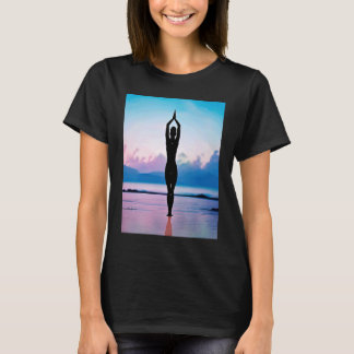 Yoga-Mädchen weibliche Sonnengruß-Meditation Chakr T-Shirt