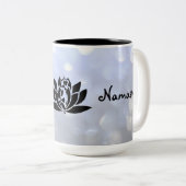 Yoga Mama Namaste Design Zweifarbige Tasse (VorderseiteRechts)