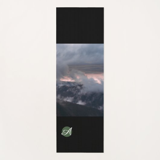 YOGA MAT CLOUDS UND STARTET PERSONALISIERTE INITIA YOGAMATTE (Vorderseite)