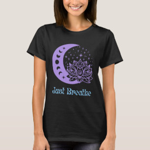 Yoga Mediation Lotus Blume Mondphase Lila und T-Shirt