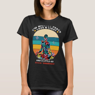 Yoga Meditation Ich bin meistens Liebe und Licht T-Shirt