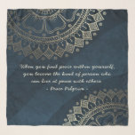 Yoga Meditation Instructor Blue Gold Mandala Zitat Schal<br><div class="desc">Yoga Fitness Studio / Meditation Instructor / Personal Trainer / Life Coach / Heiler / Reiki Master / Massage Therapy Quotes Scarf. Moderne schicke Imitate Gold Foil Blütenmandala Symbole auf dem Hintergrund der Navy Blue Wave Muster. "Wenn du Frieden in dir selbst findest, wirst du zu der Art von Person,...</div>