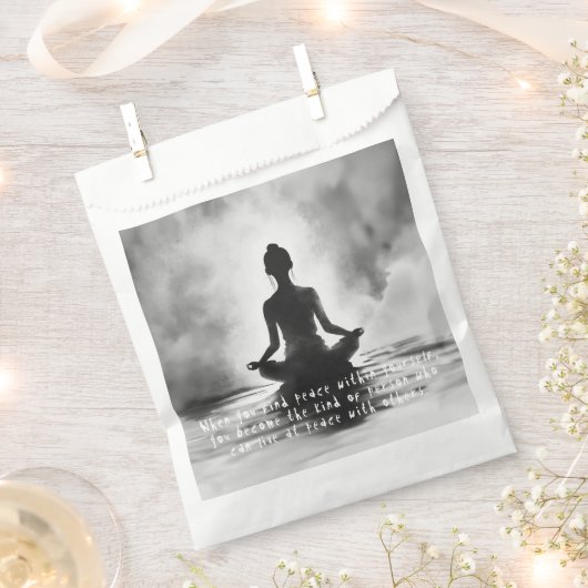 Yoga Meditation Instructor Lotus Pose Tinte Malere Geschenktütchen (Ausgeschnitten)