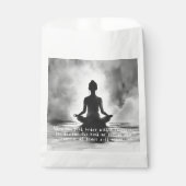Yoga Meditation Instructor Lotus Pose Tinte Malere Geschenktütchen (Vorderseite)