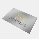 YOGA Meditation Instructor Welcome Chic Gold Lotus Fußmatte (Schrägansicht)
