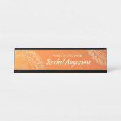 Yoga Meditation Lehrer Moderne Orange Gold Mandala Schreibtischnamensplakette (Vorderseite )
