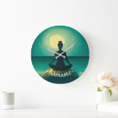 Yoga Meditation Pose auf Rock Full Moon Stars Nigh Große Wanduhr (Zuhause)