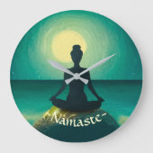 Yoga Meditation Pose auf Rock Full Moon Stars Nigh Große Wanduhr (Vorderseite)