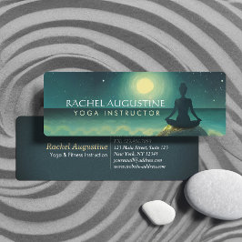 Yoga Meditation Pose auf Rock Full Moon Stars Nigh Mini Visitenkarte