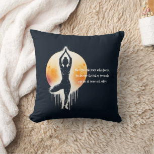 Yoga-Meditationslehrer Baumpose Vollmond Kissen