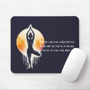 Yoga-Meditationslehrer Baumpose Vollmond Mousepad