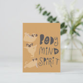 Yoga-Möpsen Postkarte (Stehend Vorderseite)