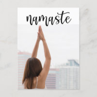 Yoga Namaste Frau in Yogahaltung