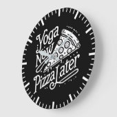 Yoga Now Pizza Später - Funny Fitness Große Wanduhr (Winkel)