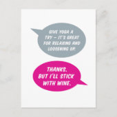 Yoga oder Wein? Das ist entspannter. Nur zum Spaß Postkarte (Vorderseite)