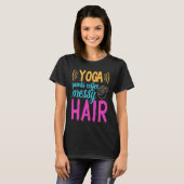 Yoga Pants Kaffee Messy Hair Homeschool Mama T-Shirt (Vorne ganz)