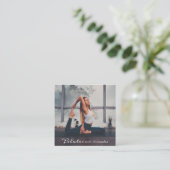Yoga pilates instruktor elegantes boho script Foto Quadratische Visitenkarte (Stehend Vorderseite)