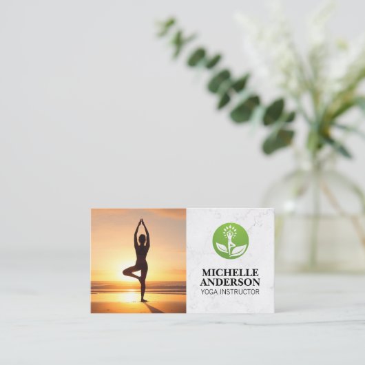 Yoga Pose in the Sun | Health Mindfulness Logo Visitenkarte (Stehend Vorderseite)