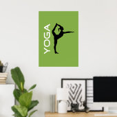Yoga-Pose-Silhouette zum grünen Hintergrund Poster (Heimbüro)
