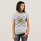 Yoga-Posen mit Zeichnend Lotus-Blume T-Shirt (Vorne ganz)