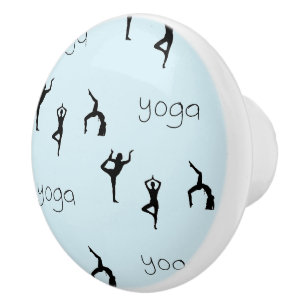 Yoga-Posen und Textmuster auf blau Keramikknauf