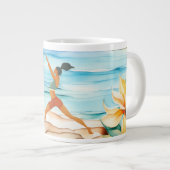 Yoga-Position am Strand Jumbo-Tasse (Vorderseite Rechts)