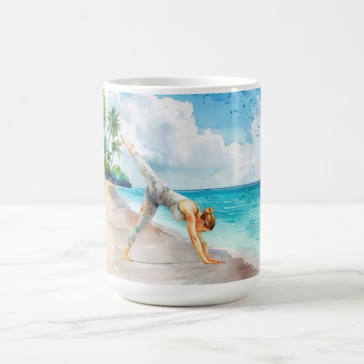 Yoga-Position am Strand Kaffeetasse (Mittel)