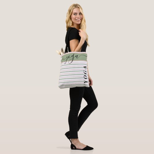 Yoga Rosa und Grüne Streifen Tasche (Am Model)