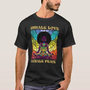 Yoga Schwarzes Mädchen meditiert Hippie Einatmen L T-Shirt