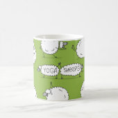Yoga Sheep: Whimsical Sketch Fun. Kaffeetasse (Mittel)