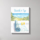 Yoga Stretch and Sip mit Ozeanhintergrund Leinwanddruck (Vorderseite)