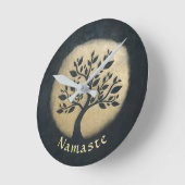 Yoga Studio Meditation Instructor Black Gold Tree Runde Wanduhr (Winkel)