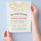 YOGA Studio Open House Gold Foil Mandala Blume Flyer (Hand)