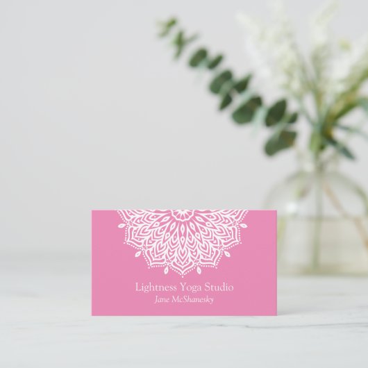 Yoga Studio Pink Lila Mandala Minimalistisch Visitenkarte (Stehend Vorderseite)