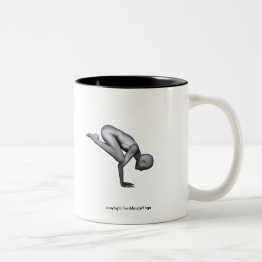 Yoga-Tasse - Pose des Kran-(Krähe) Zweifarbige Tasse (Rechts)