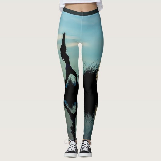 Yoga-Thema Silhouette mit Wasserreflektion Leggings (Vorderseite)