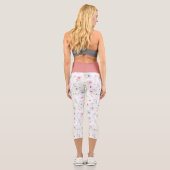 Yoga-Übung "Dainty Pink Purple Flowers" Capri Leggings (Rückseite)
